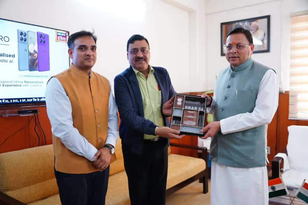 राष्ट्रीय स्तर पर बड़ी उपलब्धि: व्यापार सुधार कार्ययोजना में ‘टॉप अचीवर्स’ पुरस्कार मुख्यमंत्री को सौंपा गया